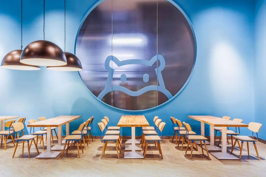 湖北阿里巴巴盒马机器人餐厅，打造未来概念的餐饮空间设计