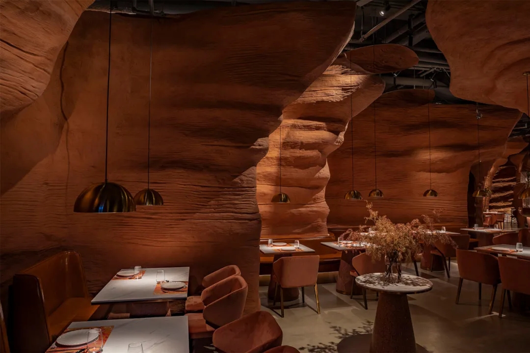 湖北深圳餐饮空间设计，让你穿梭在原始峡谷之中